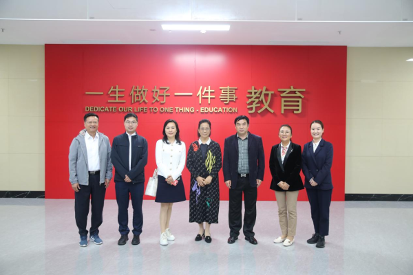 会议结束合影(1).png